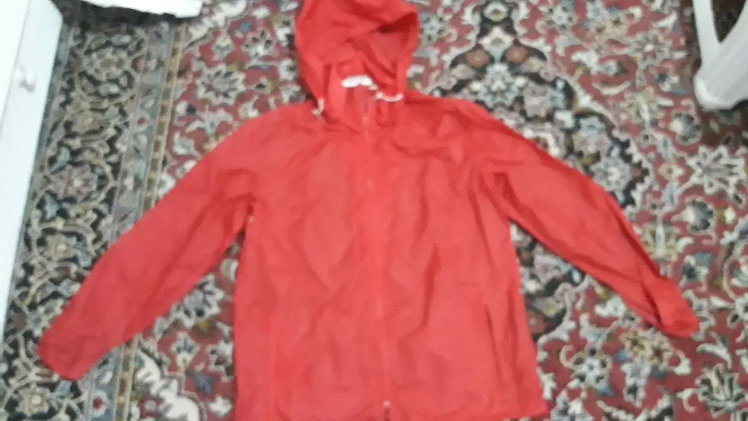 بادگیروچکمهس|لباس|رشت, رودباری|دیوار