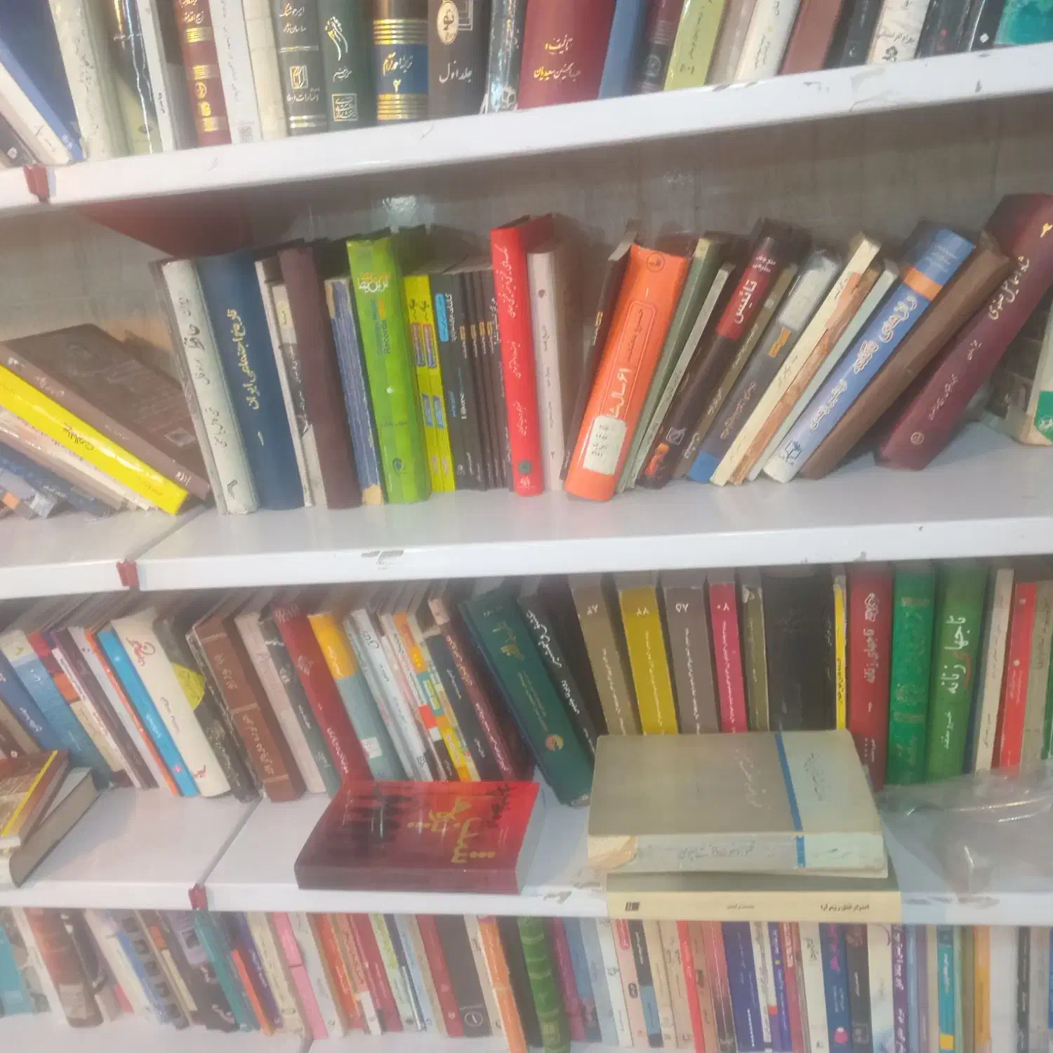 مجموعه کتابخانه قدیمی جلدی هفتادوپنج هزارتومان|کتاب و مجله ادبی|تهران, تهرانسر مرکزی|دیوار