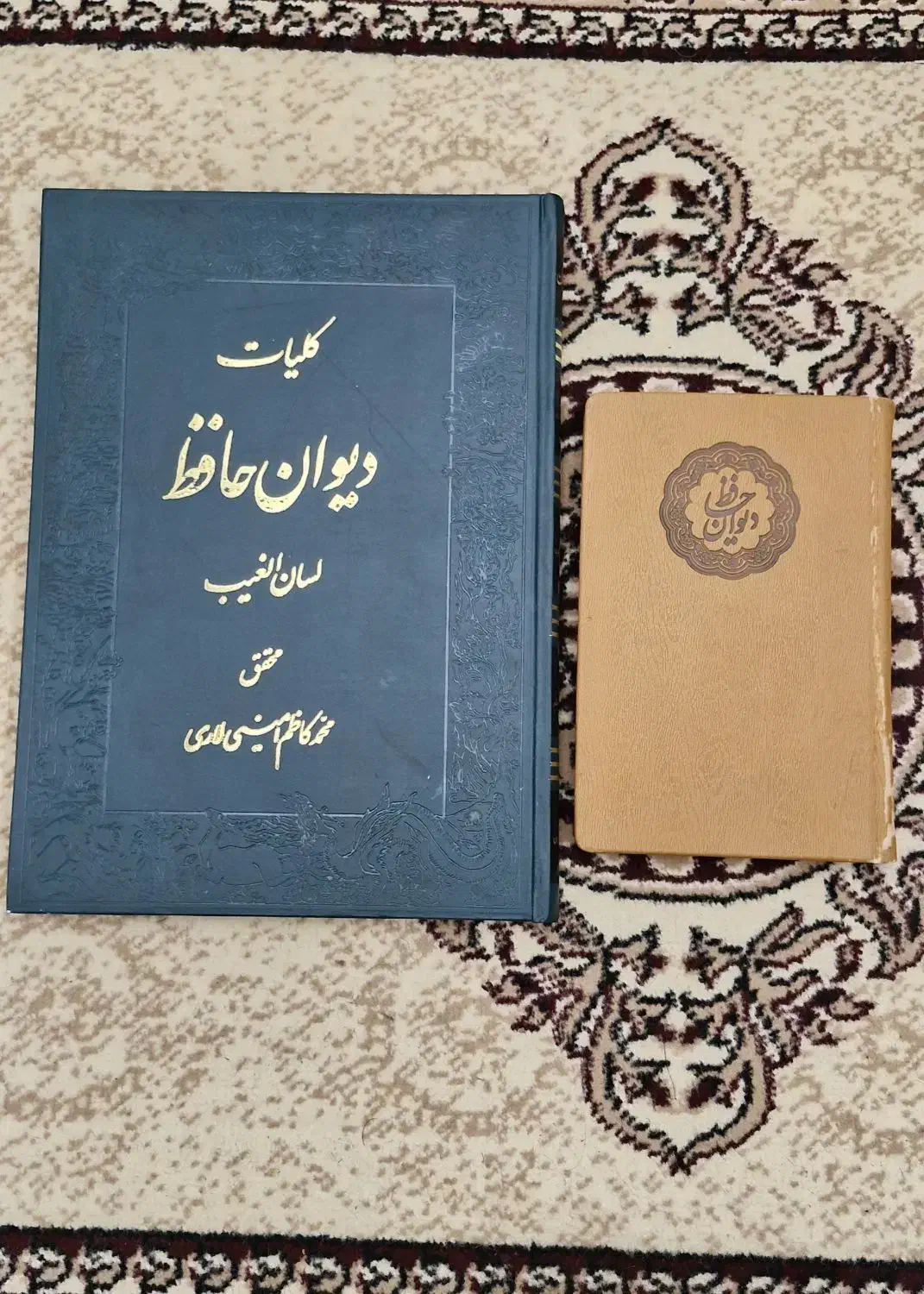 مجموعه اشعار ، شاهنامه  ، مثنوی ، حافظ ، فروغ|کتاب و مجله ادبی|شیراز, طلاب|دیوار