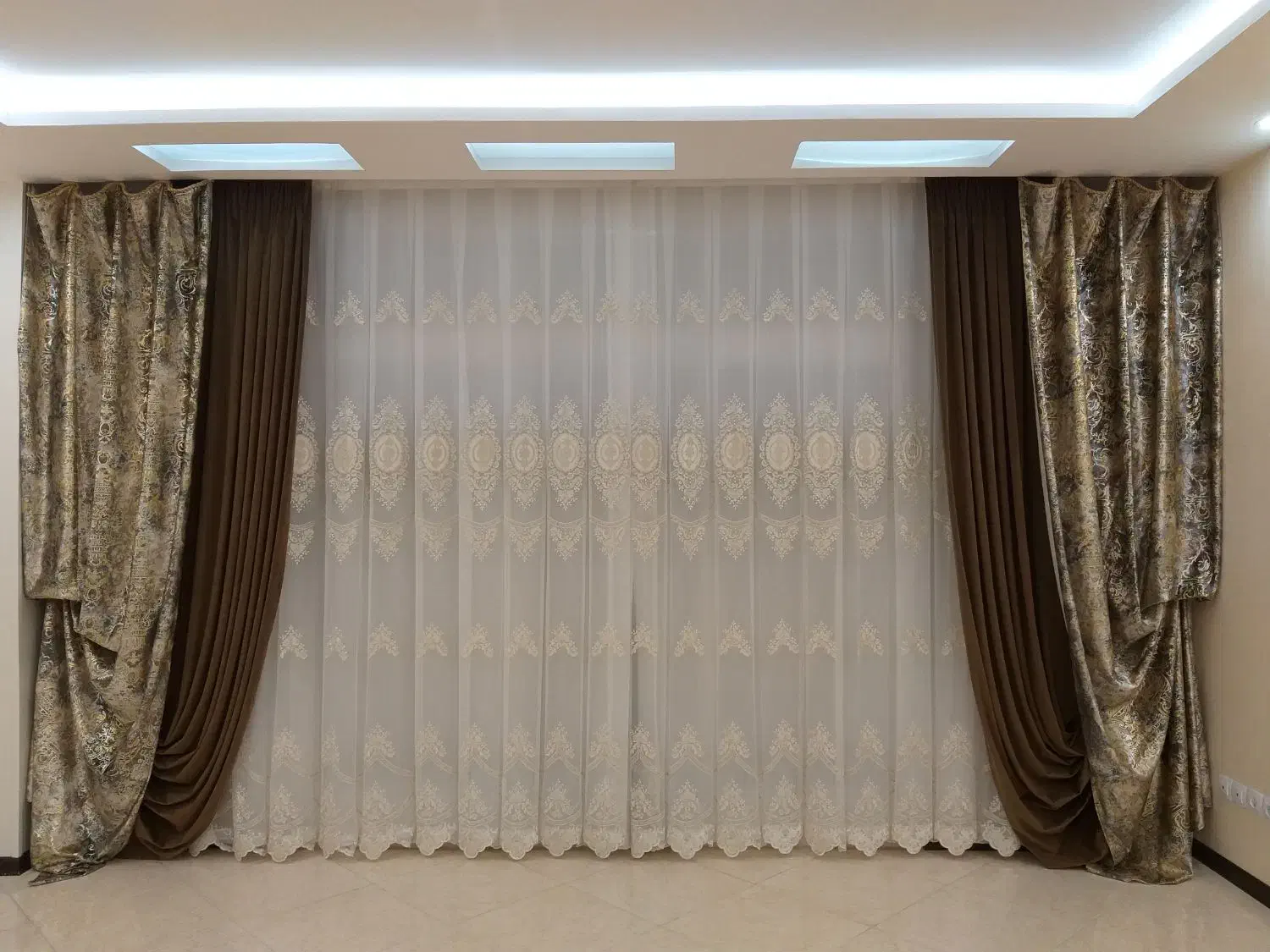 پرده ترک نو و تمیز|پرده، رانر، رومیزی|شاهین‌شهر, شهرک هشت بهشت|دیوار