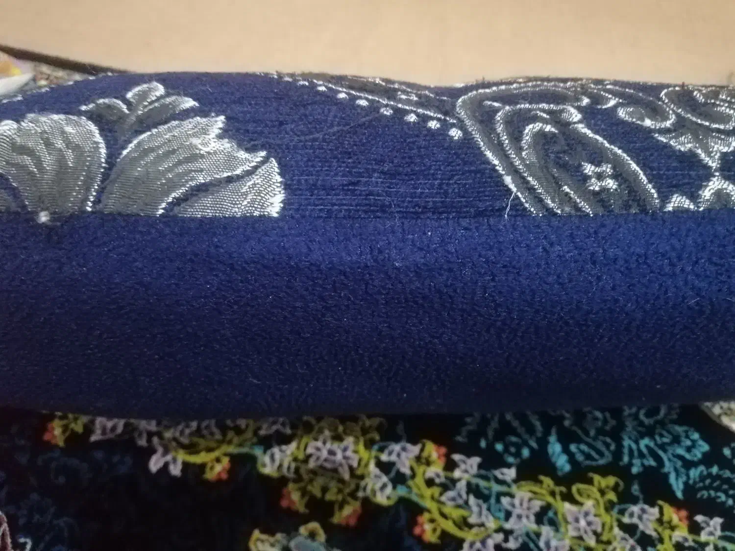 برگه بالشت و گوشی|رختخواب، بالش، پتو|جوانرود, |دیوار