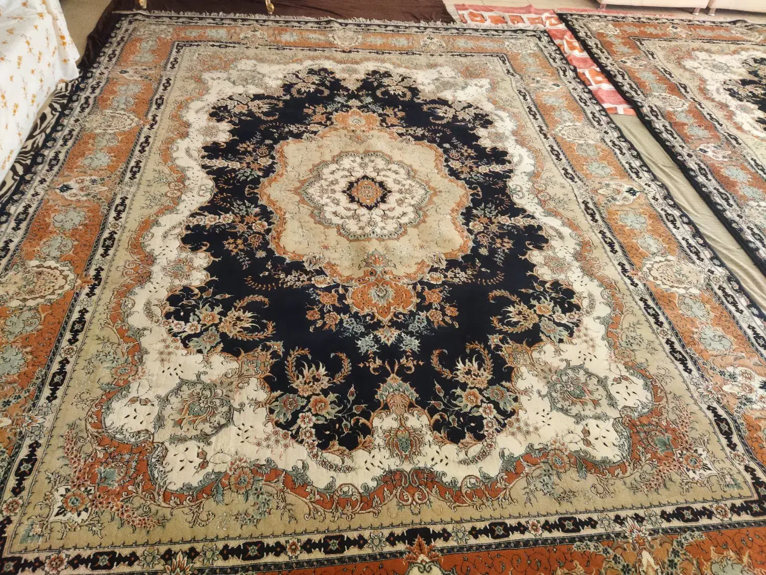 دو تخته فرش ۱۲ متری|فرش|بروجرد, |دیوار