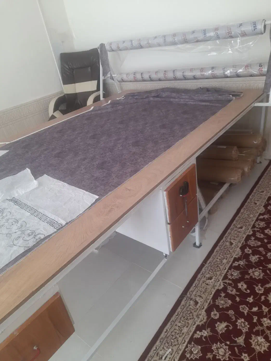 میز خیاطی با رول خارج کن پارچ کاور پلاستیک وغیره|چرخ خیاطی و ریسندگی|اژیه, |دیوار