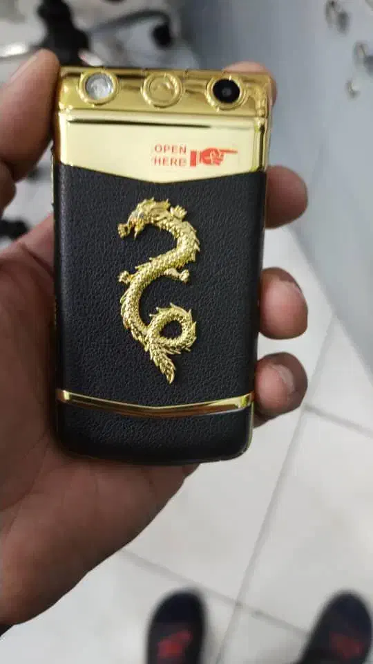 گوشی تاشو ورتو ریجستر شده پر طرفدار|موبایل|شیراز, زند|دیوار