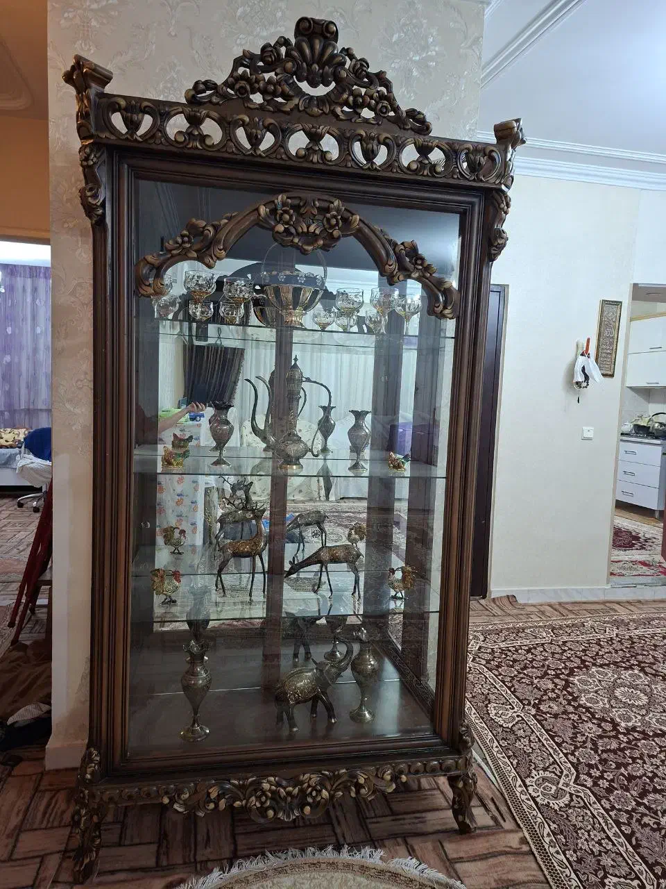 بوفه در حد نو کم استفاده شده جنس چوب گردواصل|بوفه، ویترین، کنسول|تبریز, |دیوار