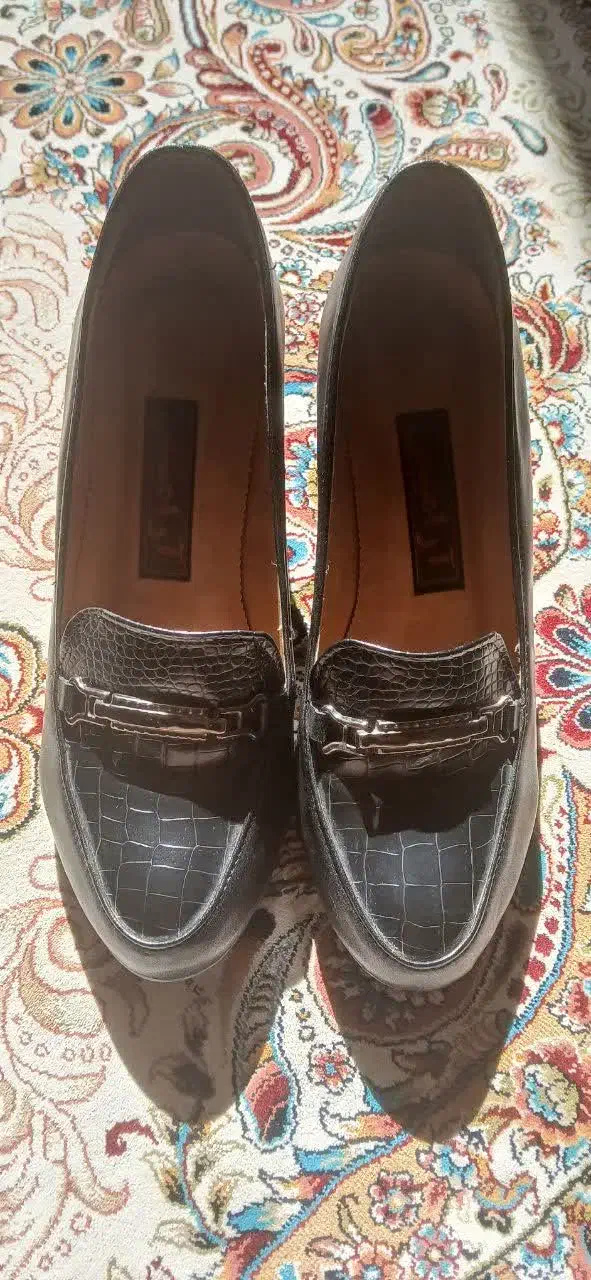 کفش|کیف، کفش، کمربند|اصفهان, جلالیه|دیوار