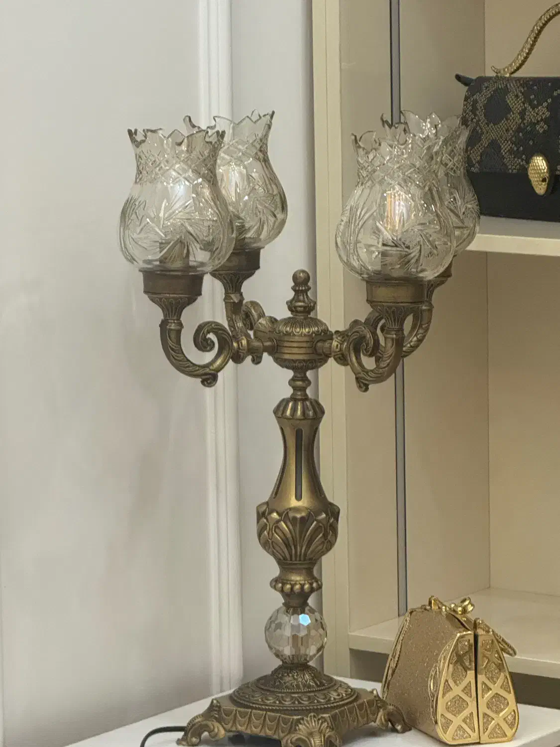 شمعدان برنجی سنگین|چراغ خواب و آباژور|هشتگرد, شهرک ولیعصر (مصلی)|دیوار