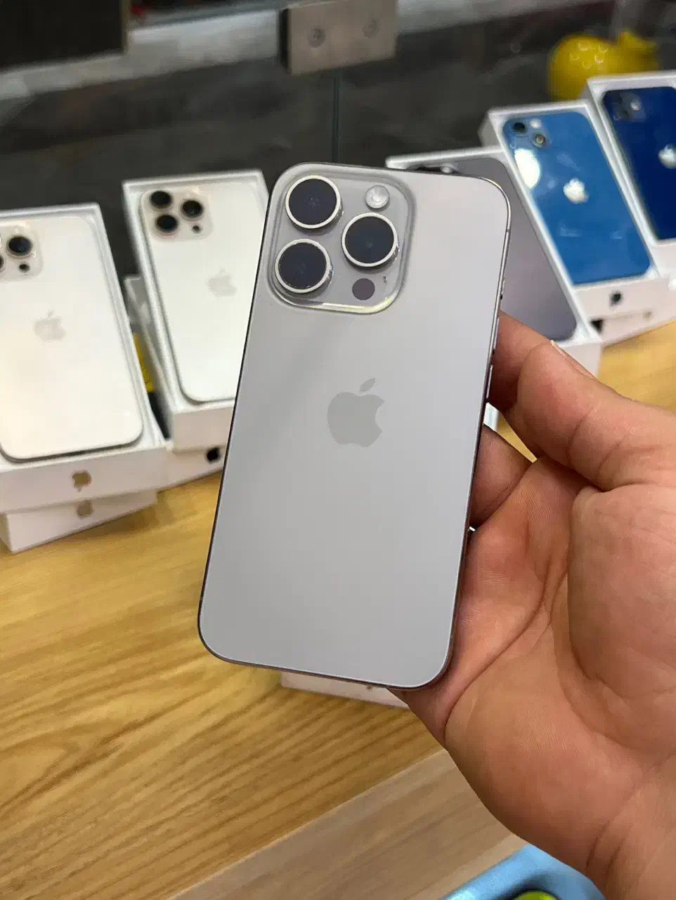 iphone 15 pro|موبایل|شیراز, فخرآباد (دروازه کازرون)|دیوار