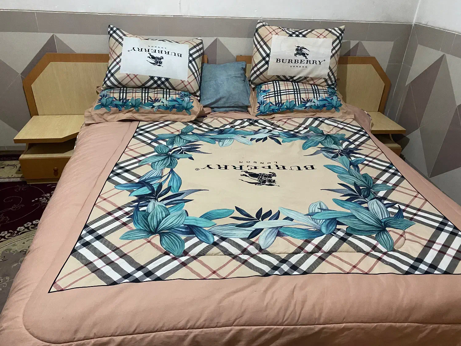 سرویس خواب|تخت و سرویس خواب|نجفآباد, مولوی شمالی|دیوار