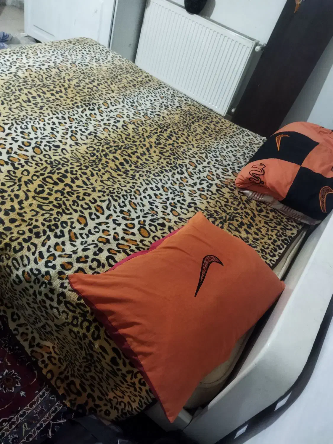 تخت خواب دو نفره|تخت و سرویس خواب|پرند, فاز ۴|دیوار