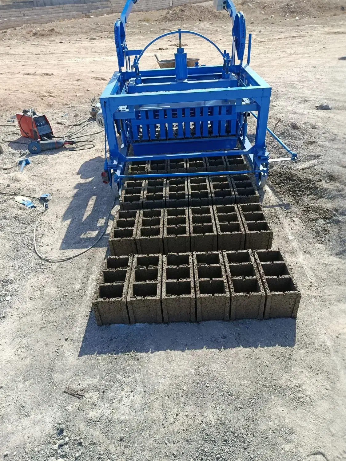 ساخت دستگاه بلوک سیمانی دستگاه بلوکزنی|ماشین‌آلات صنعتی|بجنورد, |دیوار