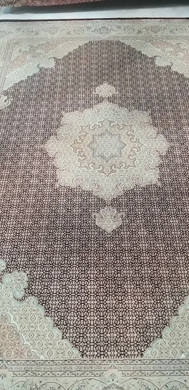 فرش نیاوران|فرش|شاهین‌شهر, عطار|دیوار