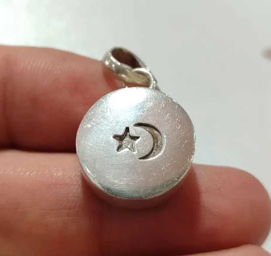 گردنی نقره حرز پرچمی|بدلیجات|تهران, نیروی هوایی (پیروزی)|دیوار