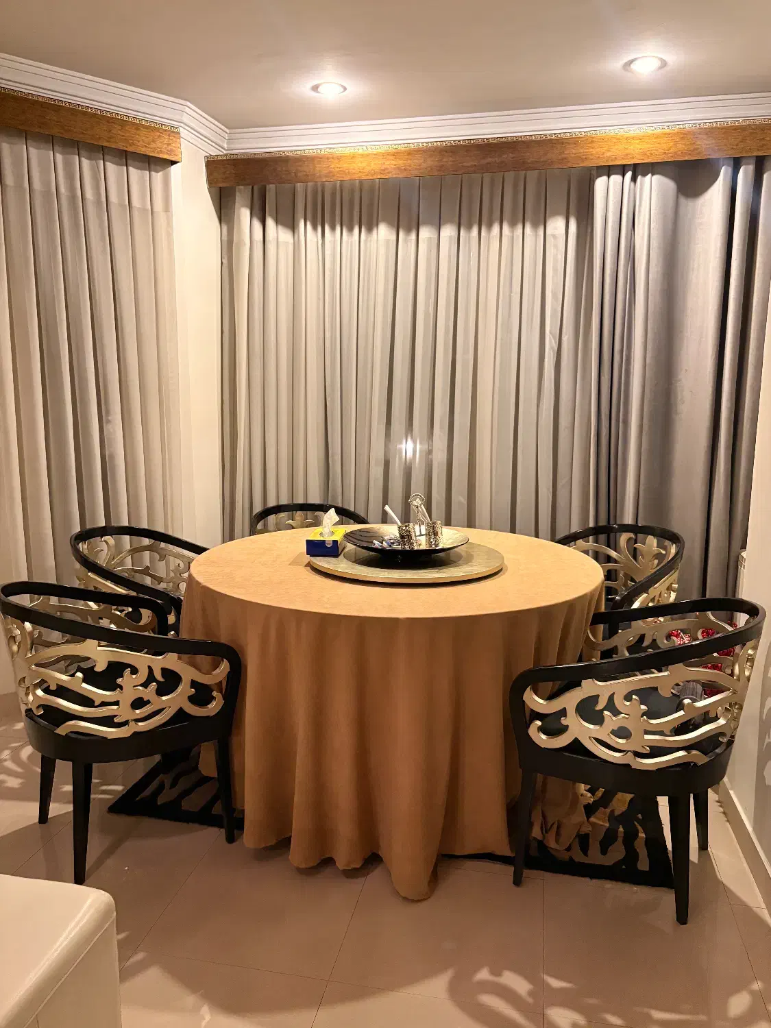 رو میزی|میز و صندلی غذاخوری|تهران, محمودیه|دیوار