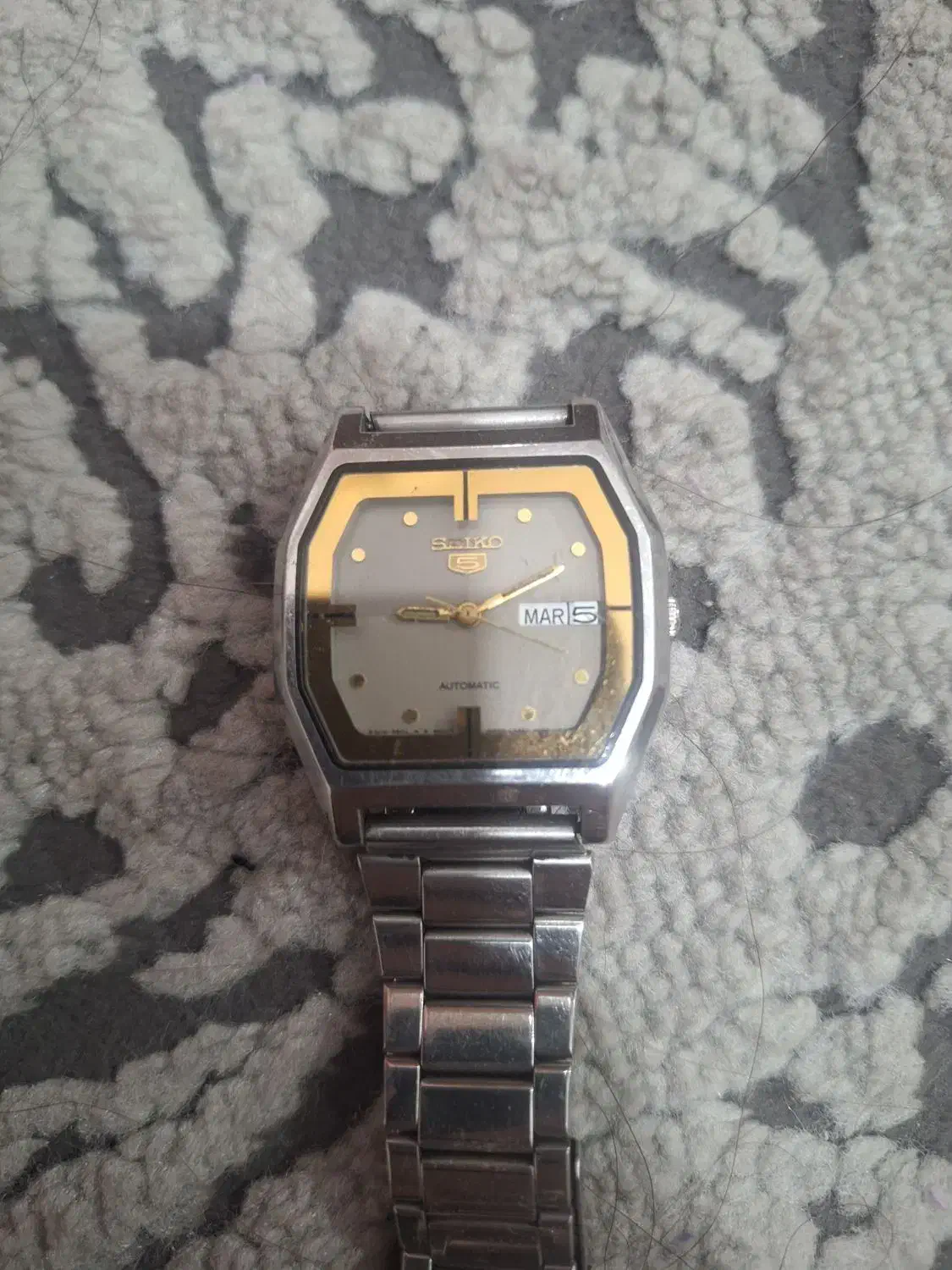 ساعت سیکو پنج|ساعت|یزد, |دیوار