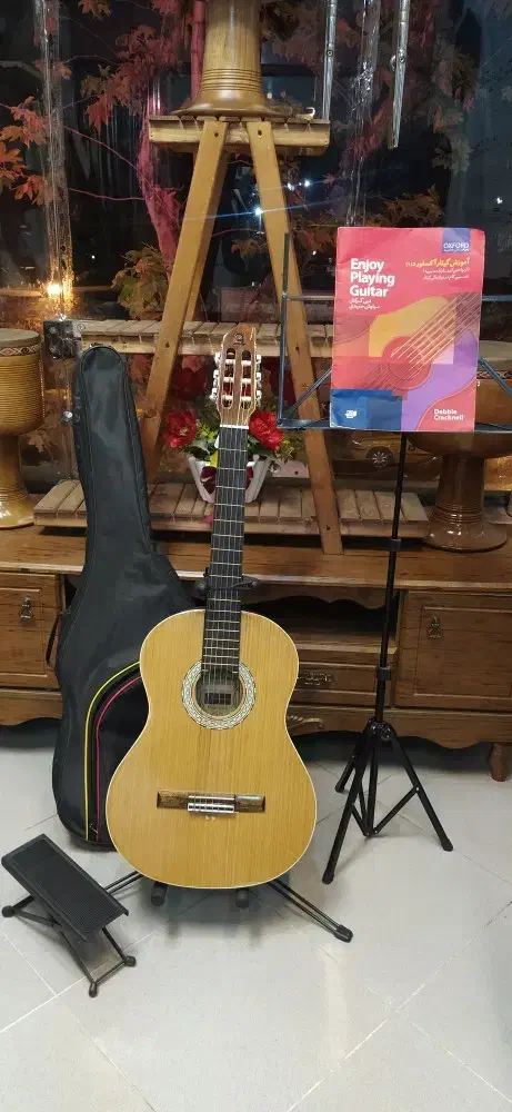 گیتار|گیتار، بیس، امپلیفایر|لاهیجان, انقلاب|دیوار