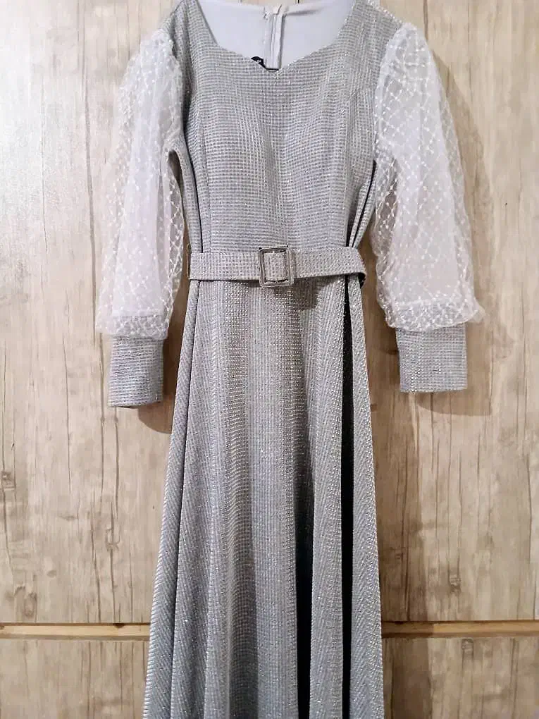 لباس مجلسی|لباس|ایوانکی, |دیوار