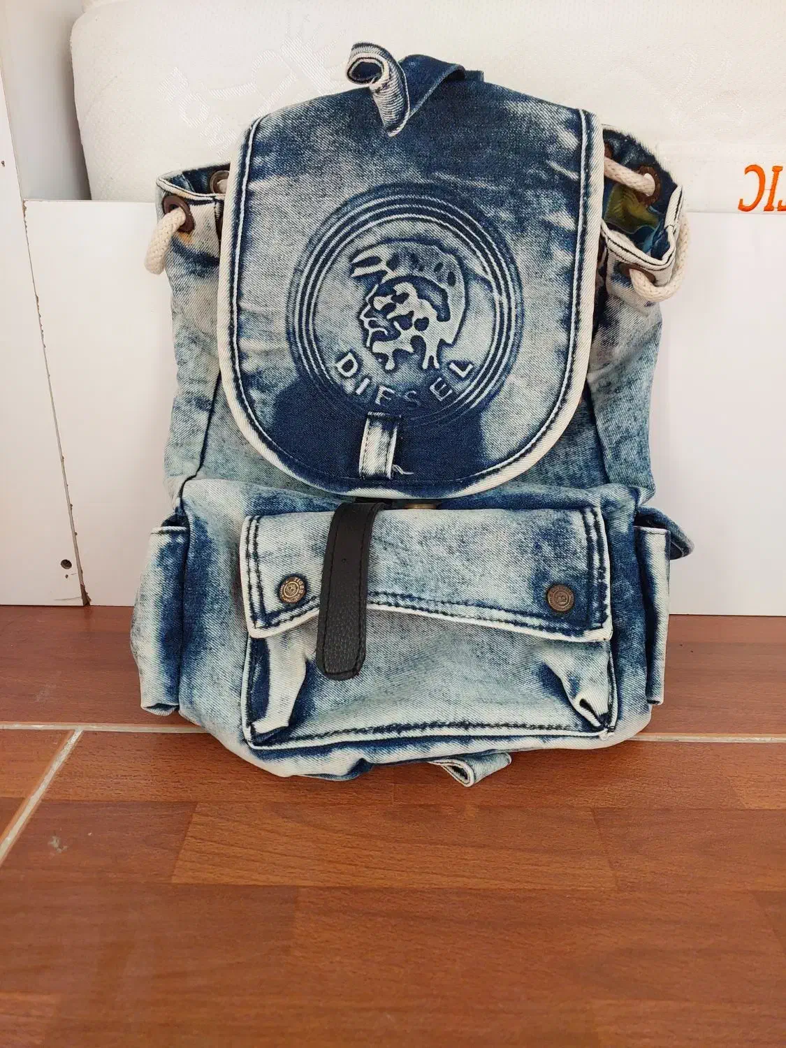 کیف یا کوله پشتی|کیف، کفش، کمربند|گرمسار, |دیوار