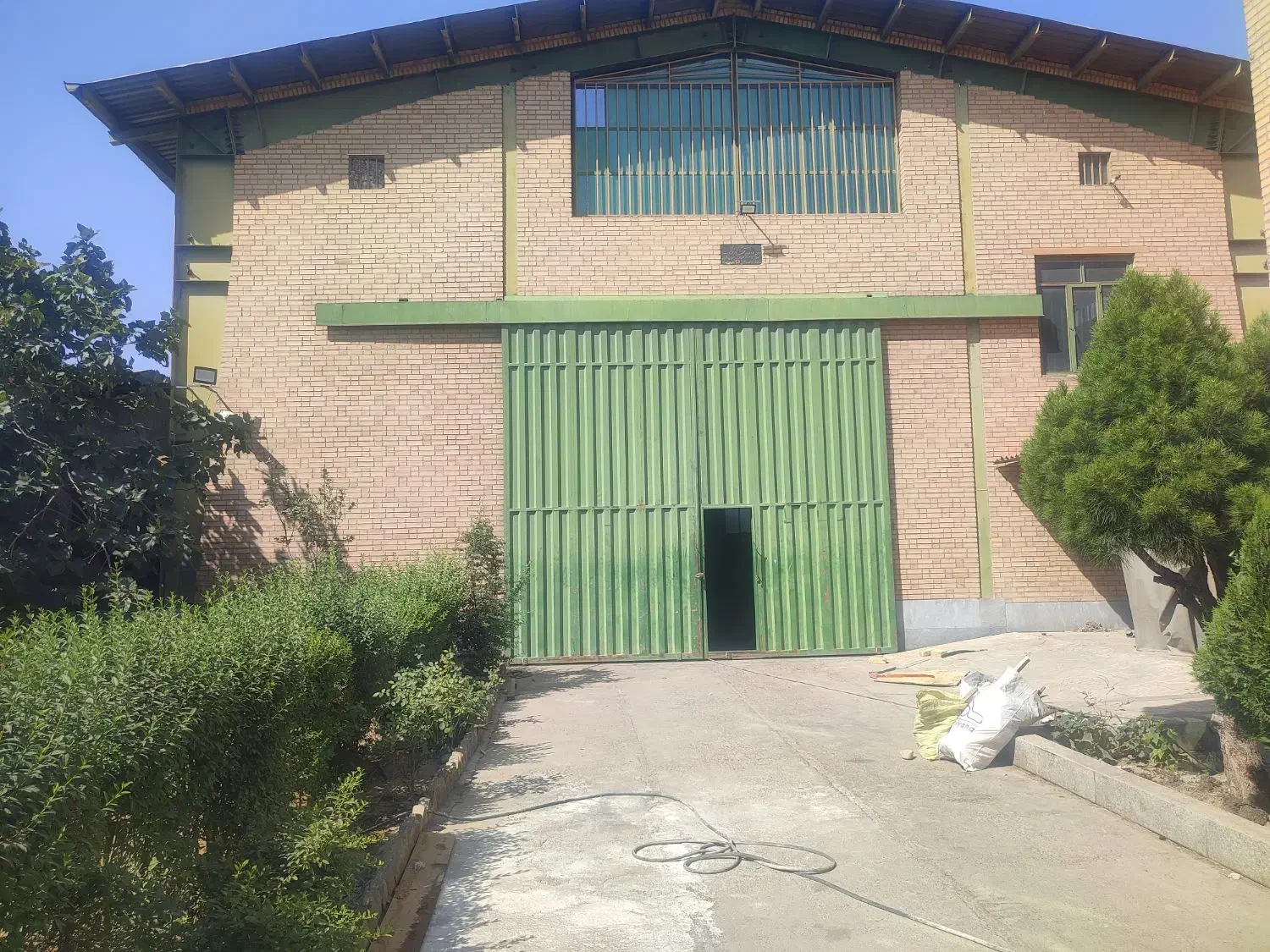 سوله 4000 متری / جهت انبار وپخش / جاده مخصوص|اجارهٔ دفتر صنعتی، کشاورزی، تجاری|تهران, چیتگر شمالی|دیوار