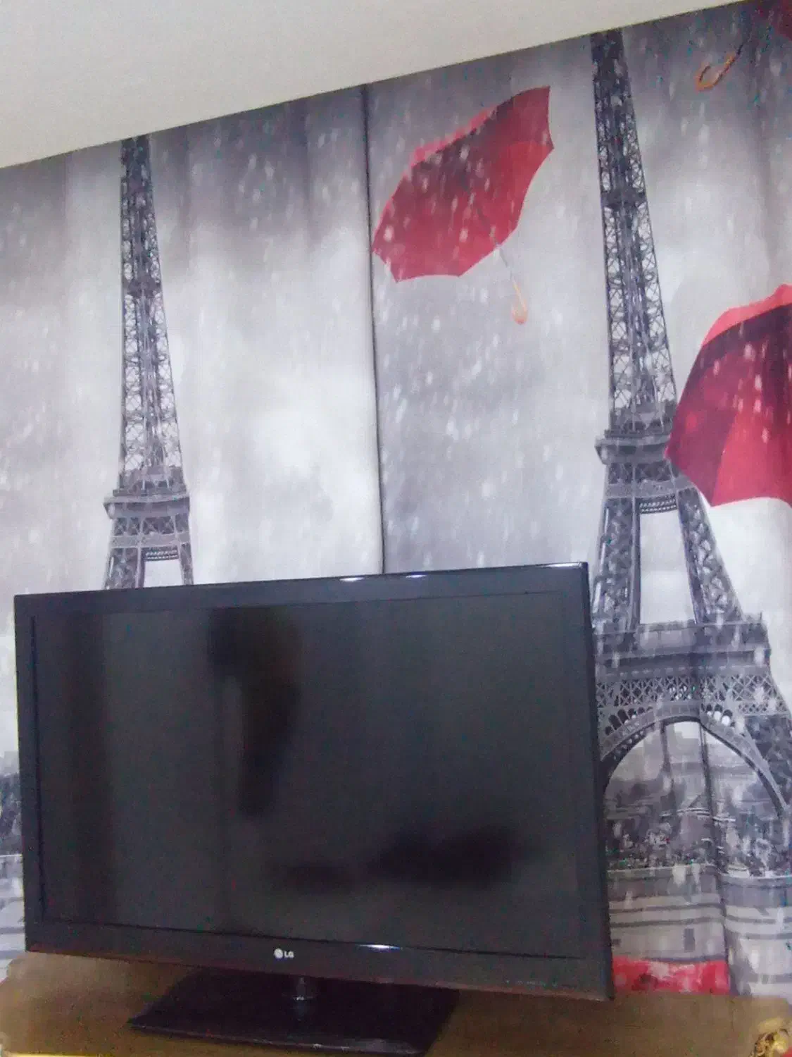 یک عدد تلویزیون السیدی مارک ال جی ۴۲ اینچ ومیز|تلویزیون و پروژکتور|مشکیندشت, |دیوار