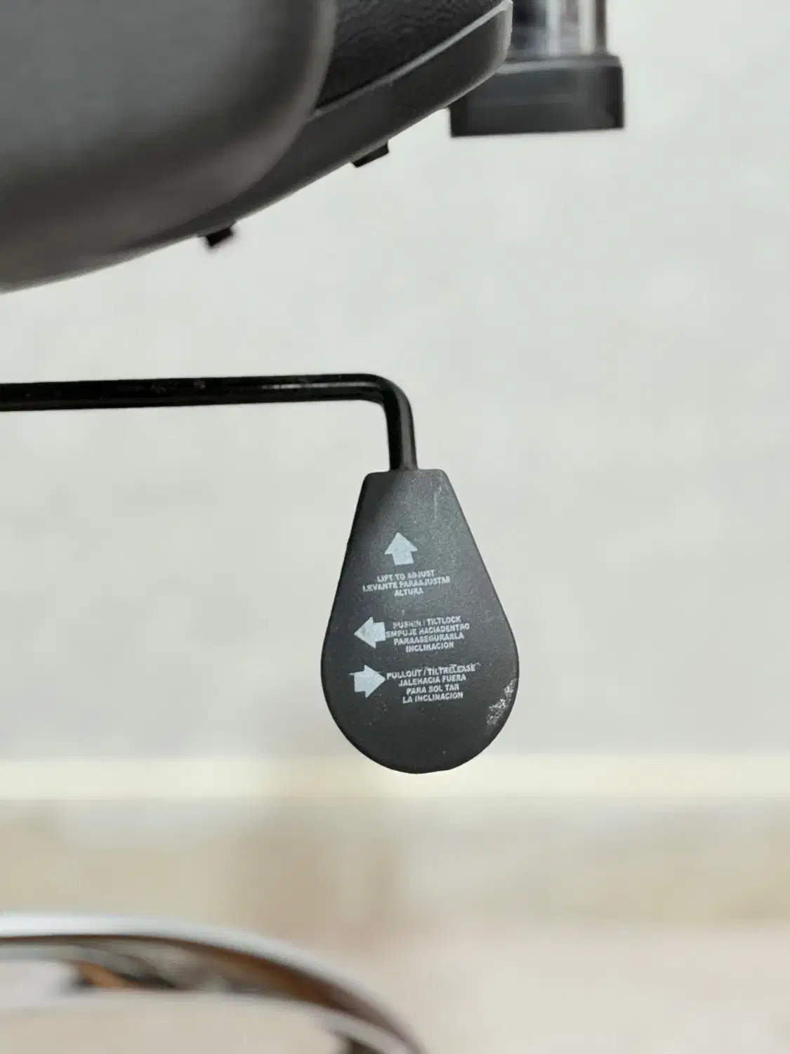 صندلی اداری برند Live|صندلی و نیمکت|اندیشه, اندیشه فاز ۴|دیوار