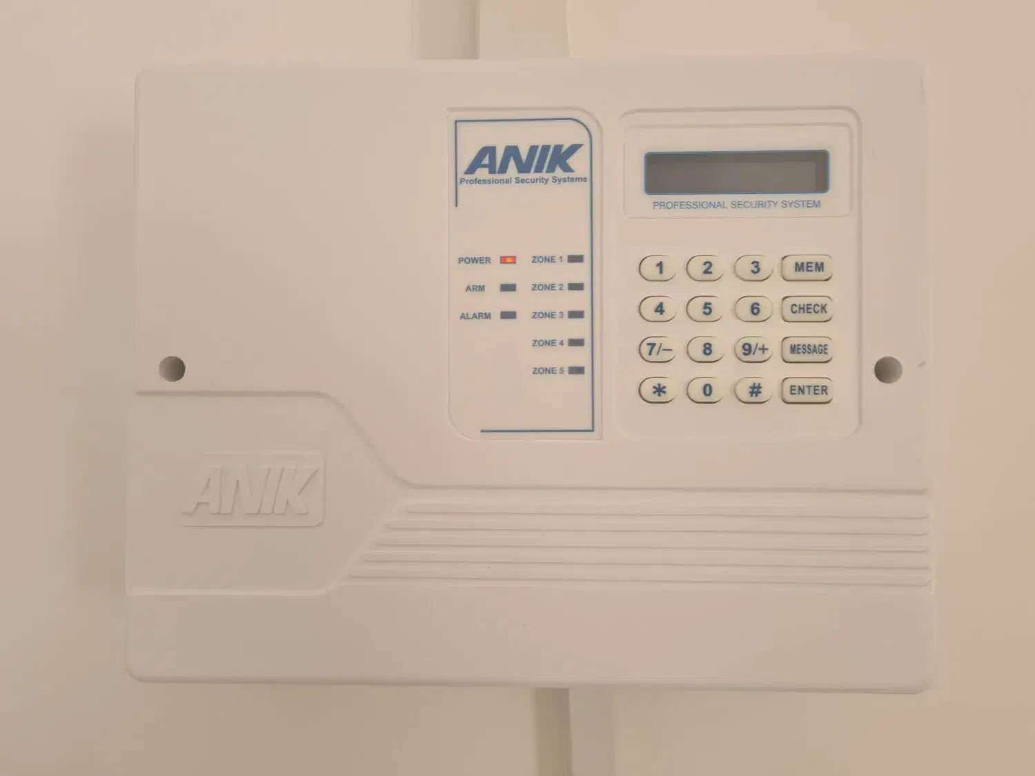 نصب دوربین * نصب دزدگیر * برق کشی|خدمات پیشه و مهارت|قروه, |دیوار