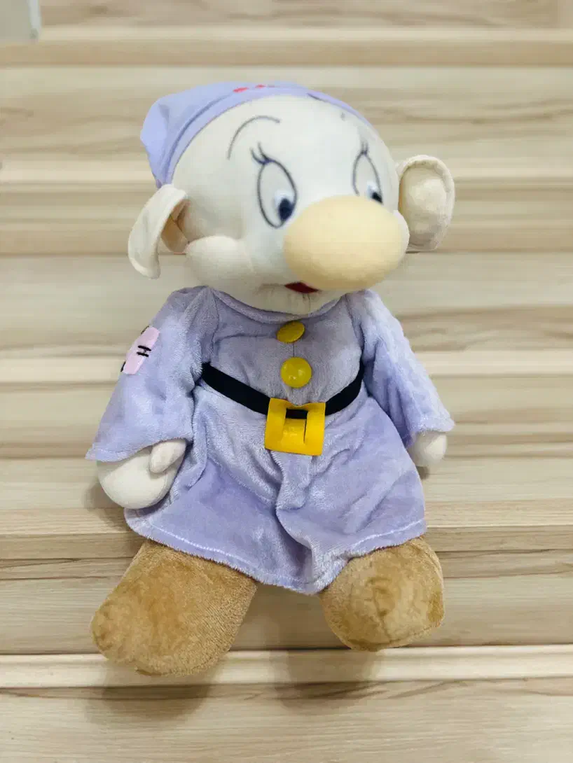 عروسک|اسباببازی بچه|جم, |دیوار