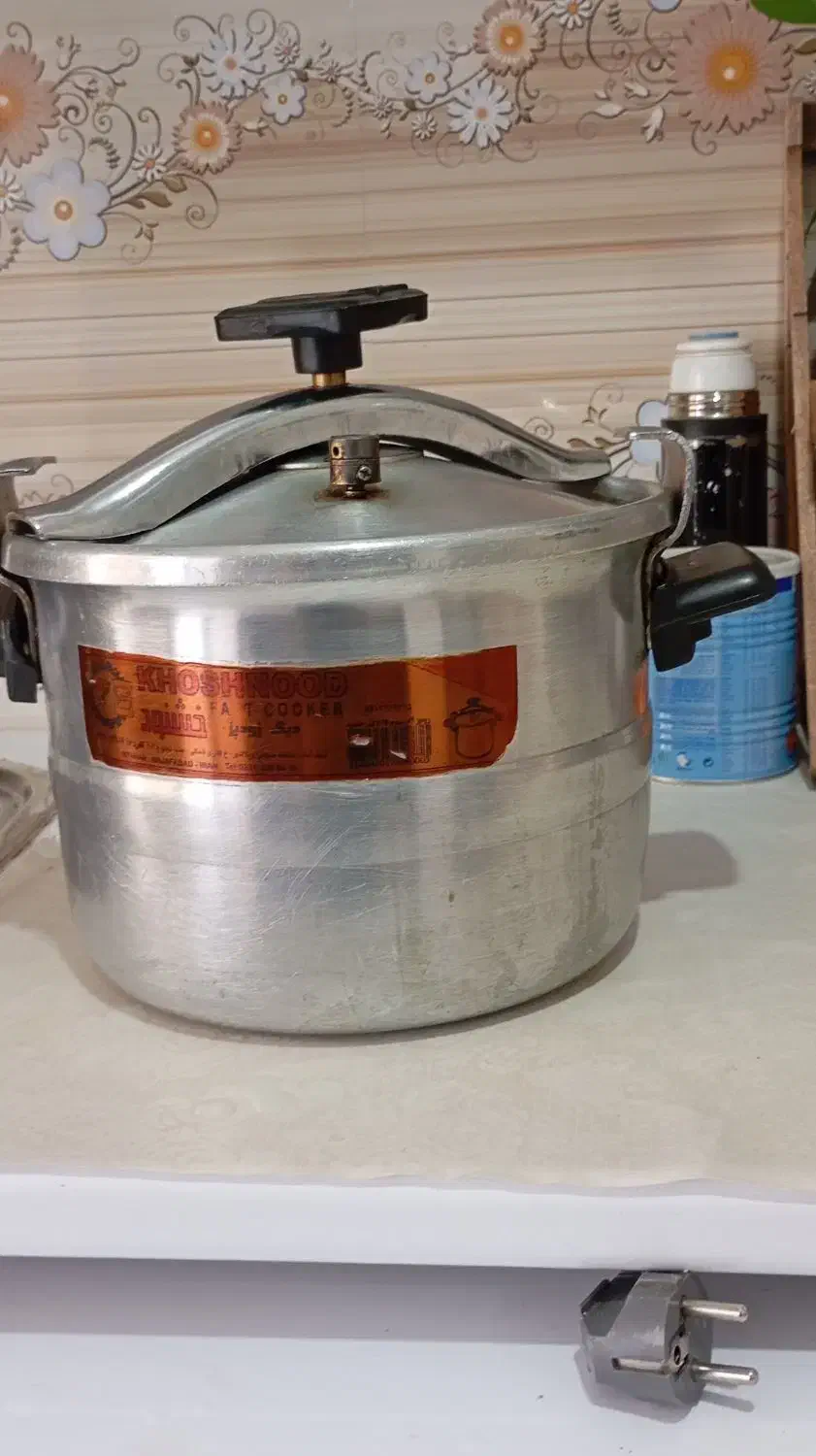 زودپز ده نفره|ظروف پخت‌وپز|پاوه, |دیوار