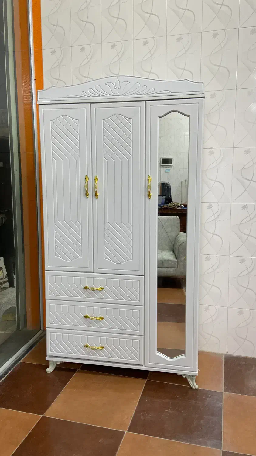 فروش ویژه کمد بزرگ سه درب وکیوم و هایگلاس|جاکفشی، کمد، دراور|سنندج, |دیوار