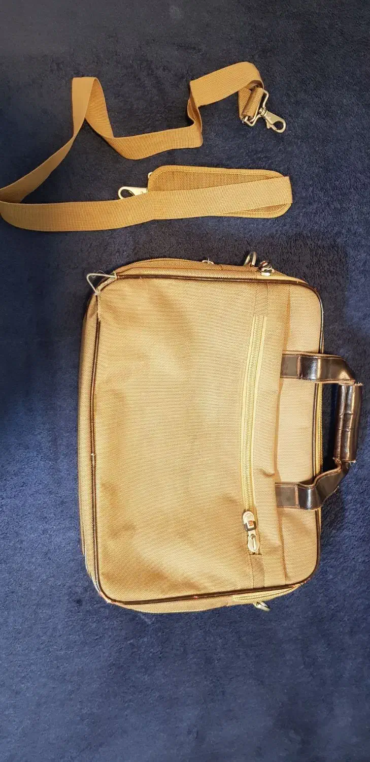 کیف مدرسه و دانشگاه|کیف، کفش، کمربند|اصفهان, ملاصدرا|دیوار