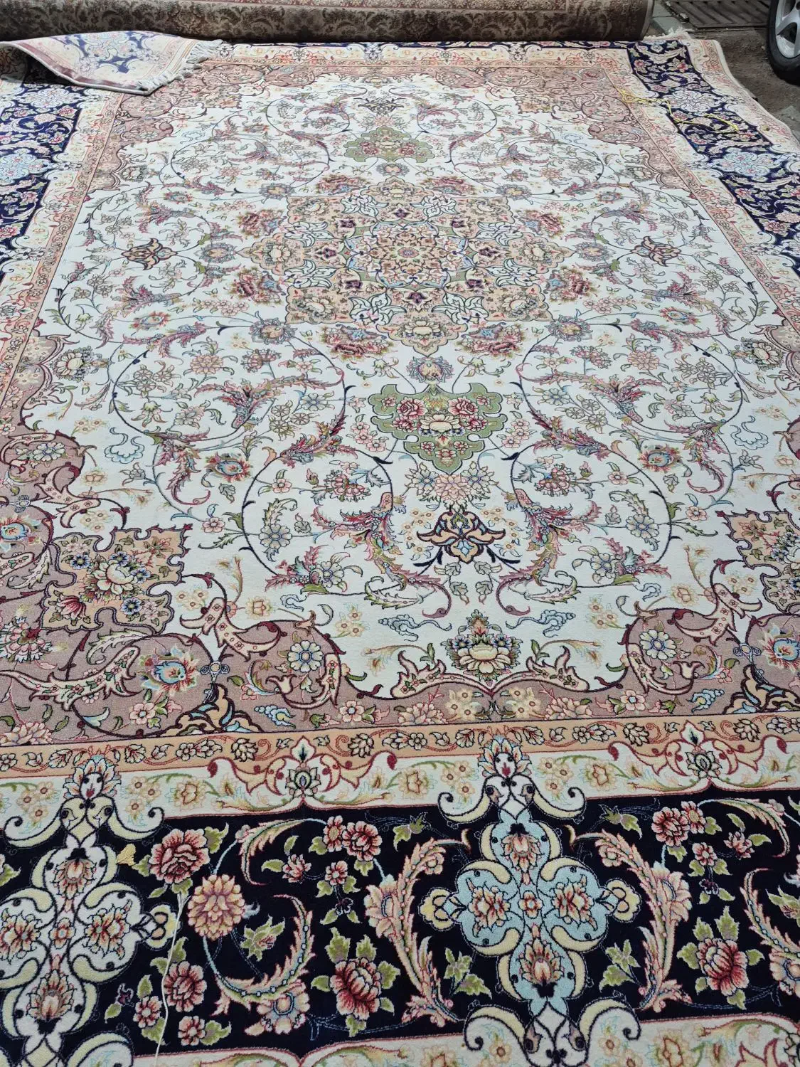 ۲ تخته فرش ۷۰۰ شانه ابریشم|فرش|نیشابور, امام|دیوار