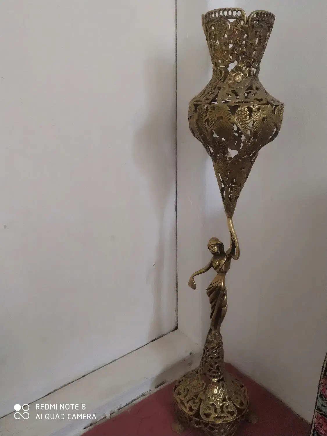 گلدون برنجی|مجسمه، تندیس، ماکت|بهارستان, |دیوار