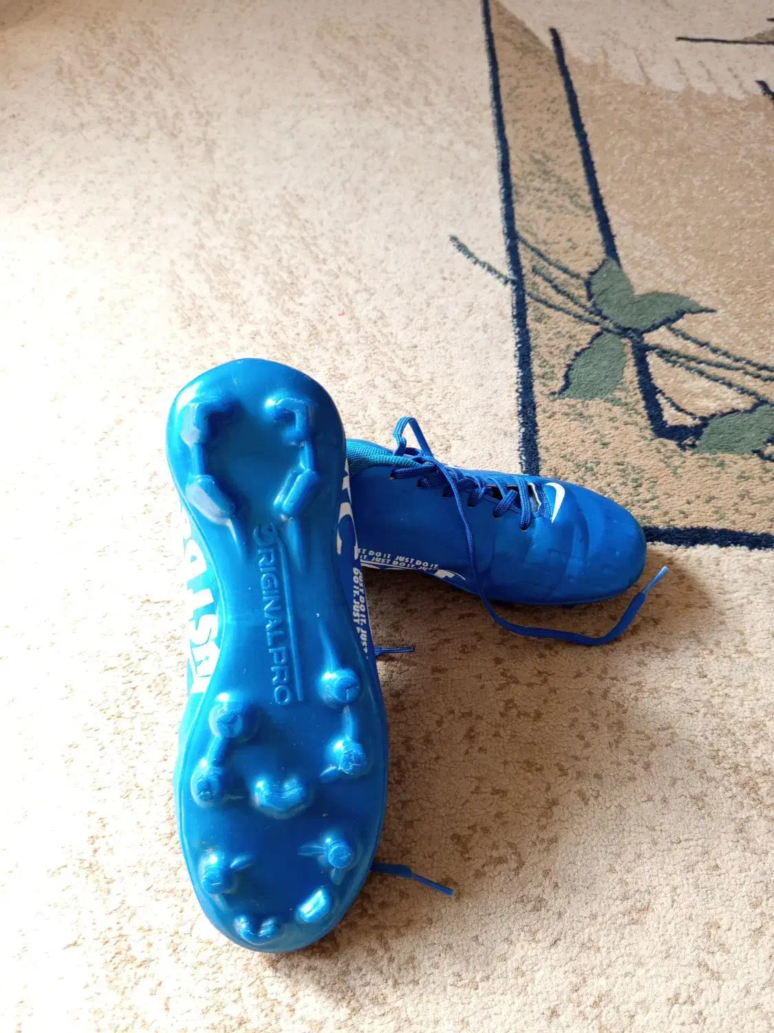 کفش فوتبال|کیف، کفش، کمربند|یاسوج, |دیوار