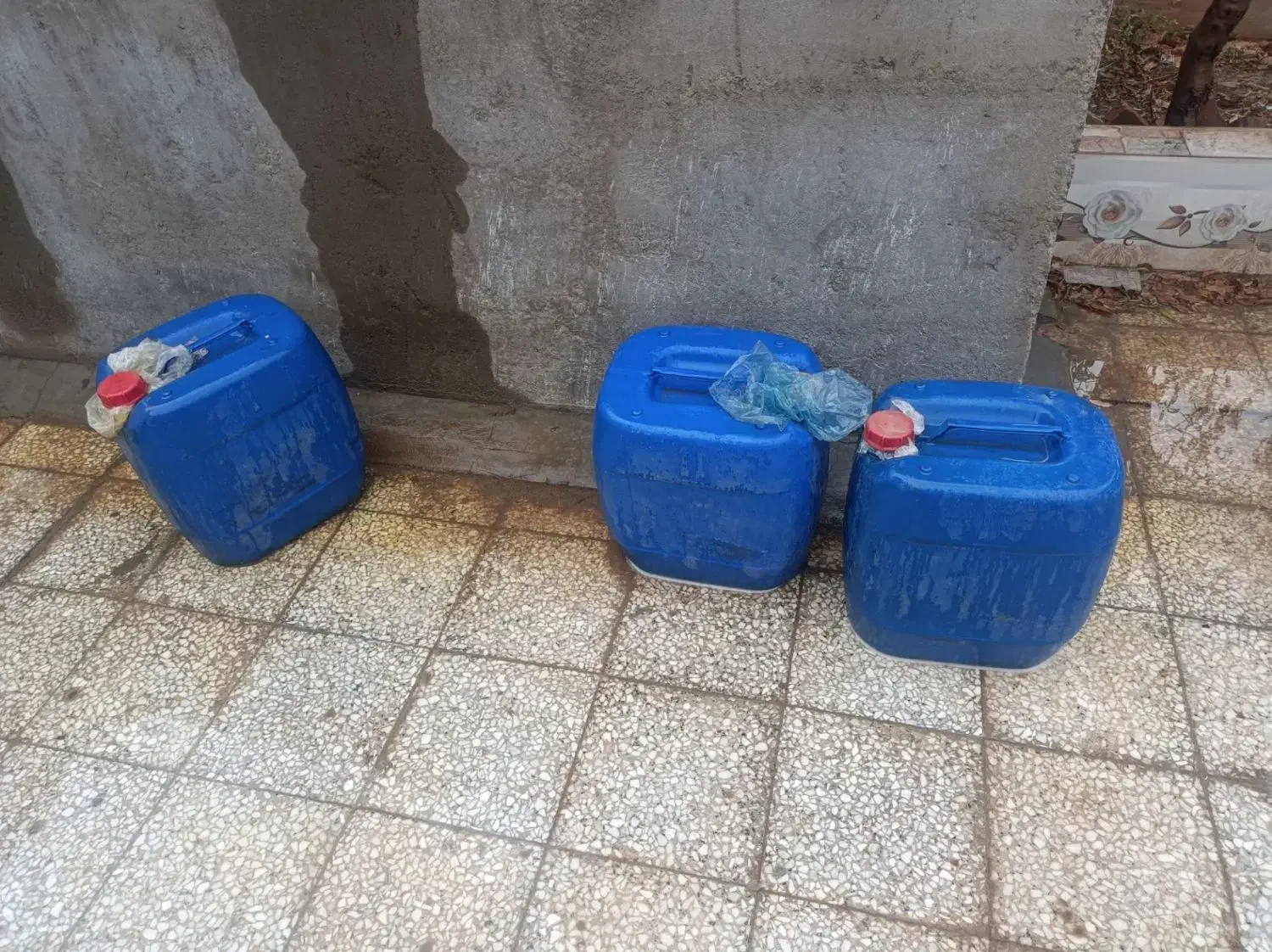 گالن35 لیتری|ظروف نگهدارنده، پلاستیکی، یک‌بارمصرف|خاش, |دیوار