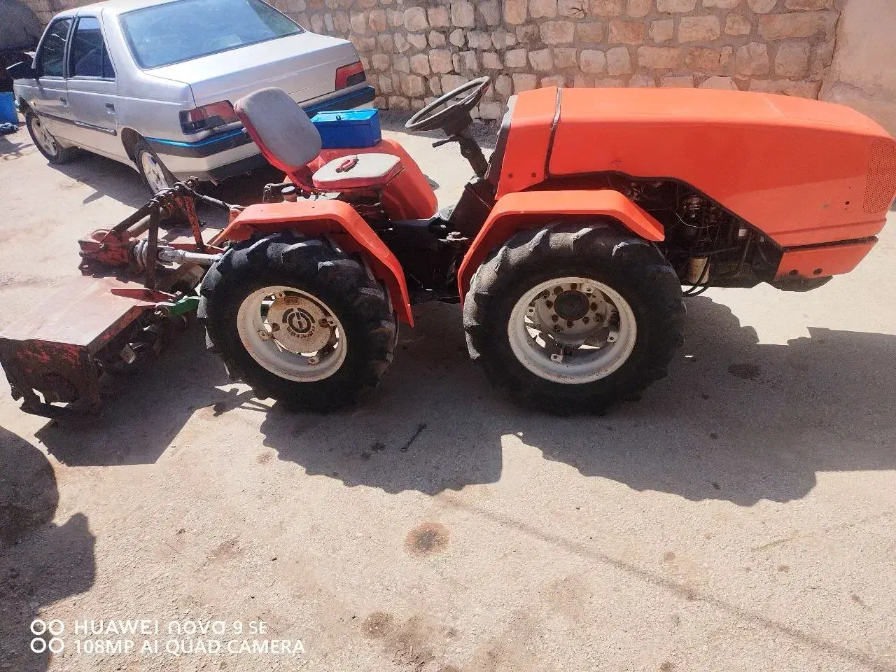 تراکتور۳۴۱|خودرو سنگین|گهواره, |دیوار