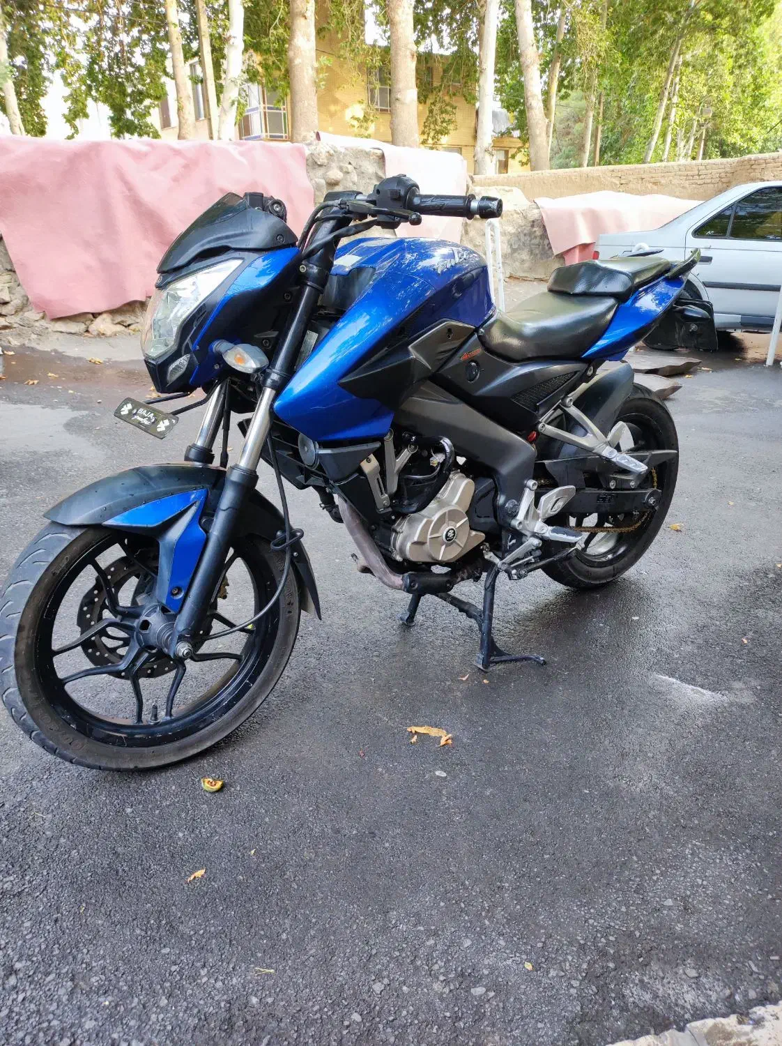 Ns200 سرحال|موتورسیکلت|اراک, |دیوار