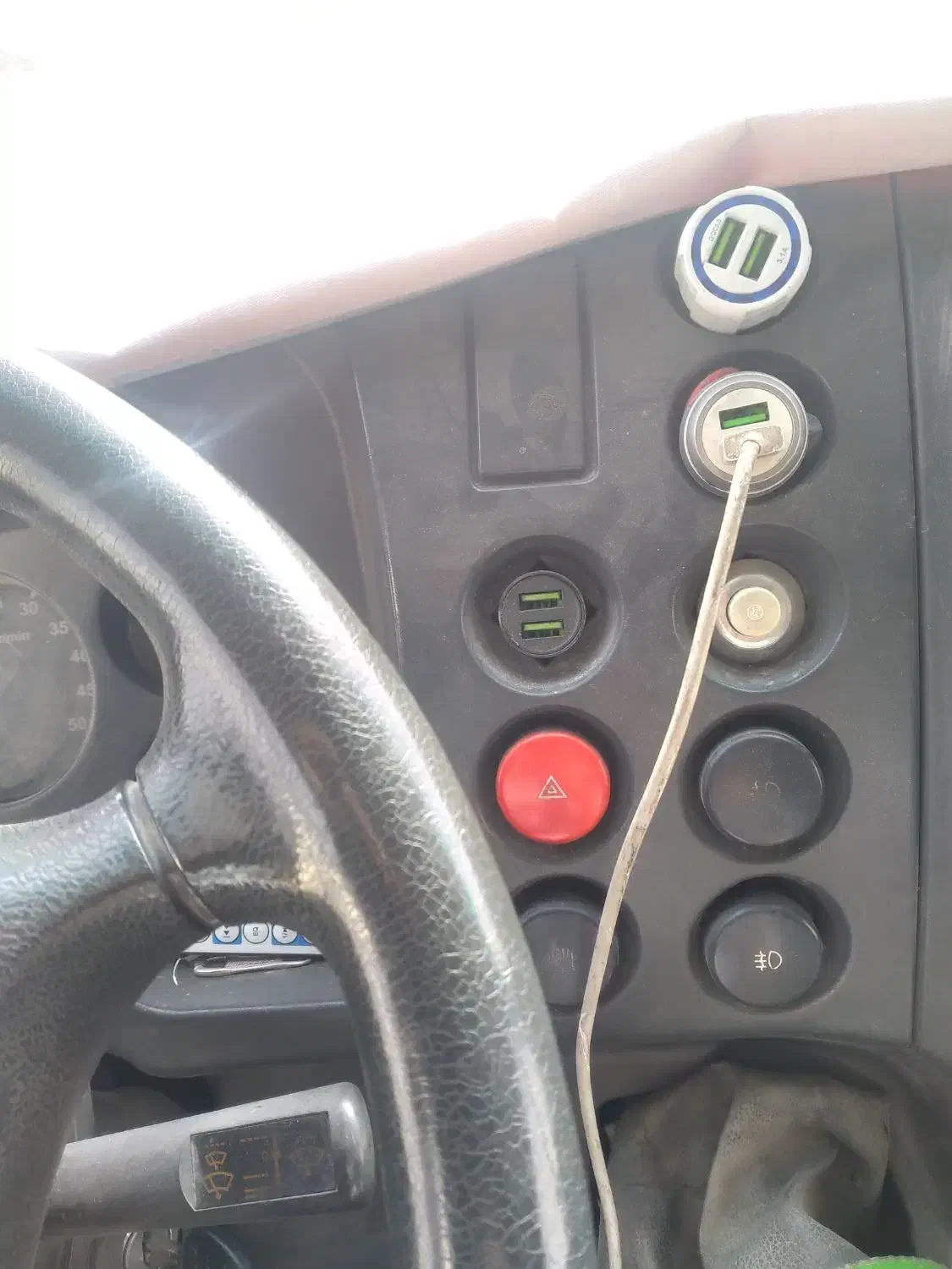 کامیونت۶تن موتورگیربکس ایسوزو یخچالی باقرارداد۵۰ت|خودرو سنگین|مشهد, حرم مطهر رضوی|دیوار