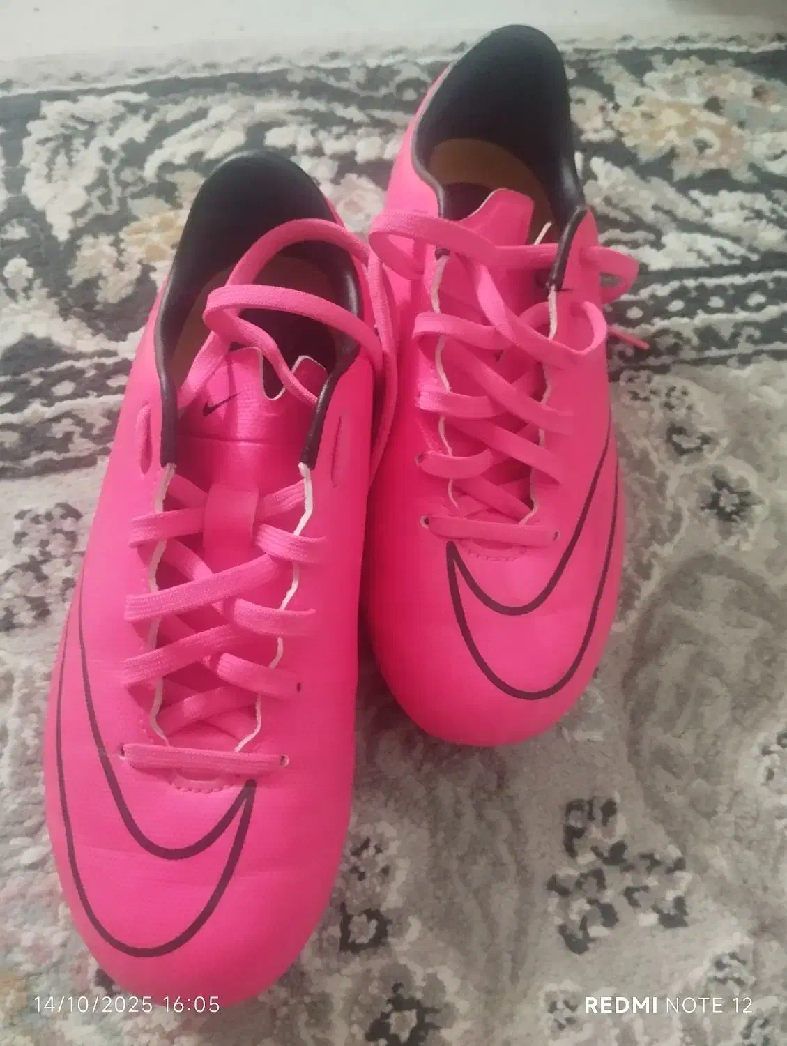 کفش چمن|کیف، کفش، کمربند|گلبهار, شهر جدید گلبهار|دیوار