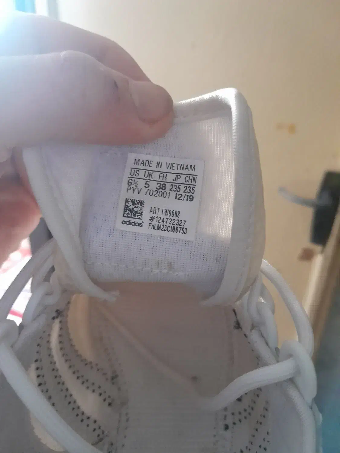 کفش ساکونی آدیداس|کیف، کفش، کمربند|شیراز, دروازه اصفهان|دیوار