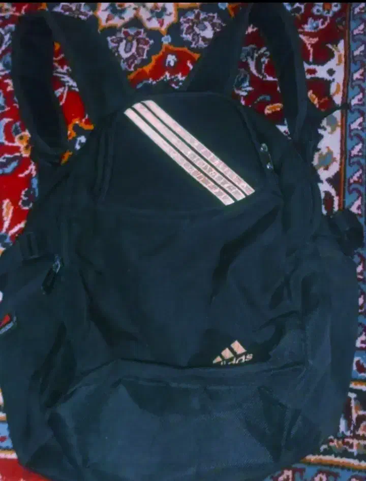 فروش فوری ۲۴ساعته کوله پشتی آدیداس کاملا سالم ۲۵۰|کیف، کفش، کمربند|شاهین‌شهر, شهرک هشت بهشت|دیوار