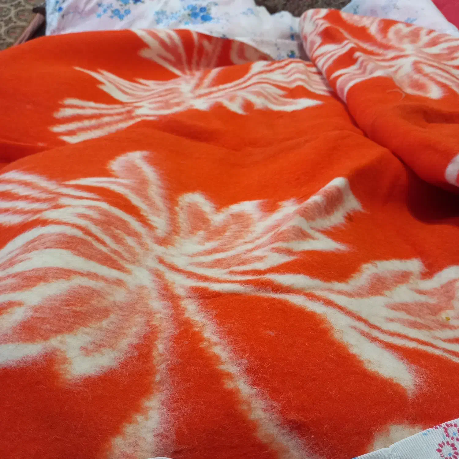 لحاف|رختخواب، بالش، پتو|زرند, |دیوار