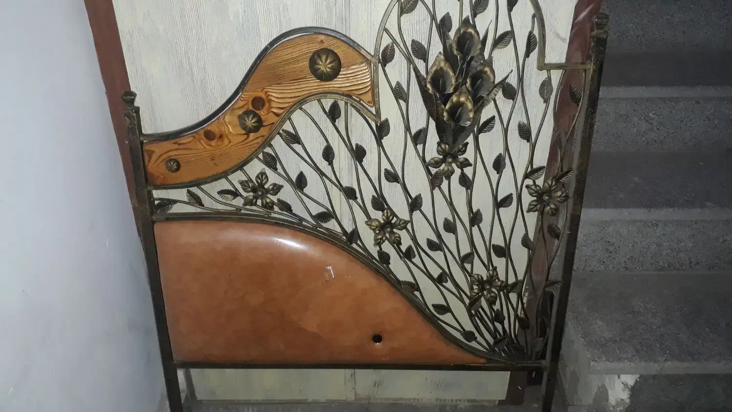 فرفوژه یک نفره|تخت و سرویس خواب|مشهد, سرافرازان|دیوار