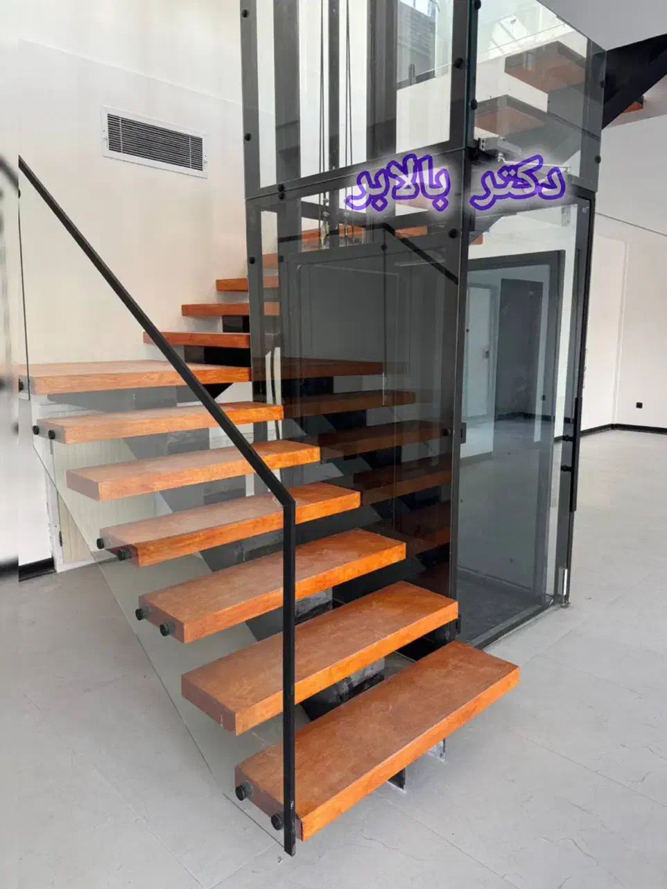 منشی و نیروی فروش خانم در بازار اهن مکان|استخدام بازاریابی و فروش|ری, بازار آهن|دیوار