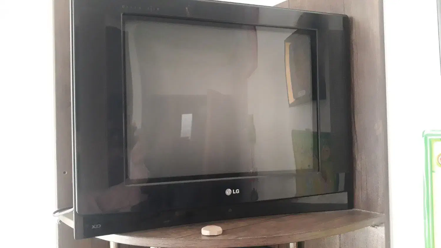 تلویزیون رنگی ۲۱اینج|تلویزیون و پروژکتور|رشت, گلباغ نماز|دیوار