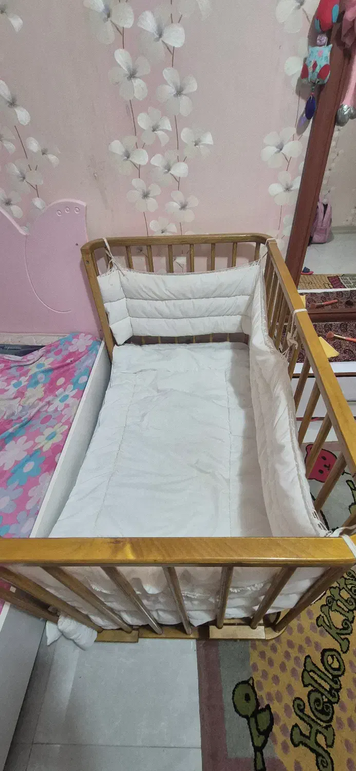 تخت چوبی کنار مادر گهواره شو قابل تنظیم دست دو|تخت و صندلی بچه|اردبیل, |دیوار