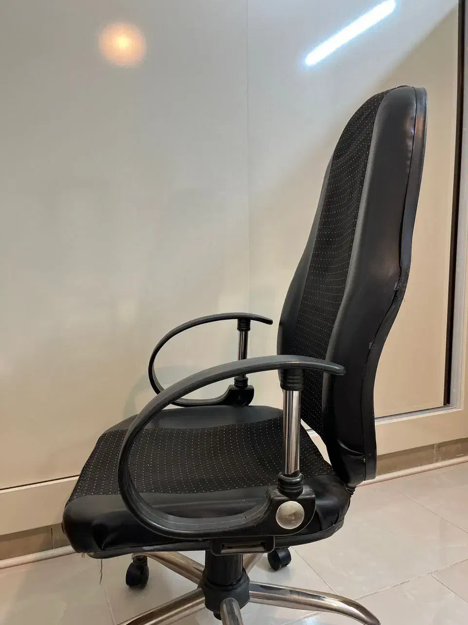 صندلی چرخدار|صندلی و نیمکت|یزد, |دیوار