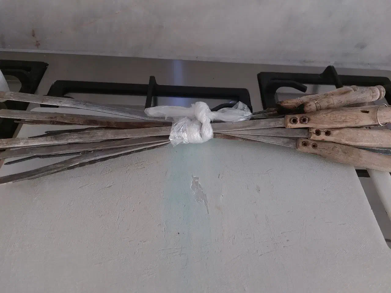 14 عدد سیخ متوسط و باریک به همراه یک عدد تخته|ظروف پخت‌وپز|کرج, کوی مهر|دیوار