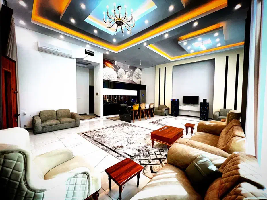 اجاره روزانه باغ ویلای سه خواب استخر داخل مدرن|اجارهٔ کوتاه‌مدت ویلا و باغ|کرج, کمال‌شهر|دیوار