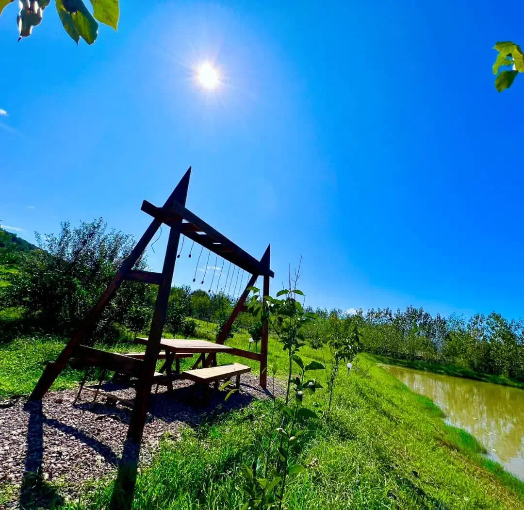 اجاره کلبه سوئیسی جکوزی روباز جنگلی روی کوه|اجارهٔ کوتاه‌مدت ویلا و باغ|شفت, |دیوار