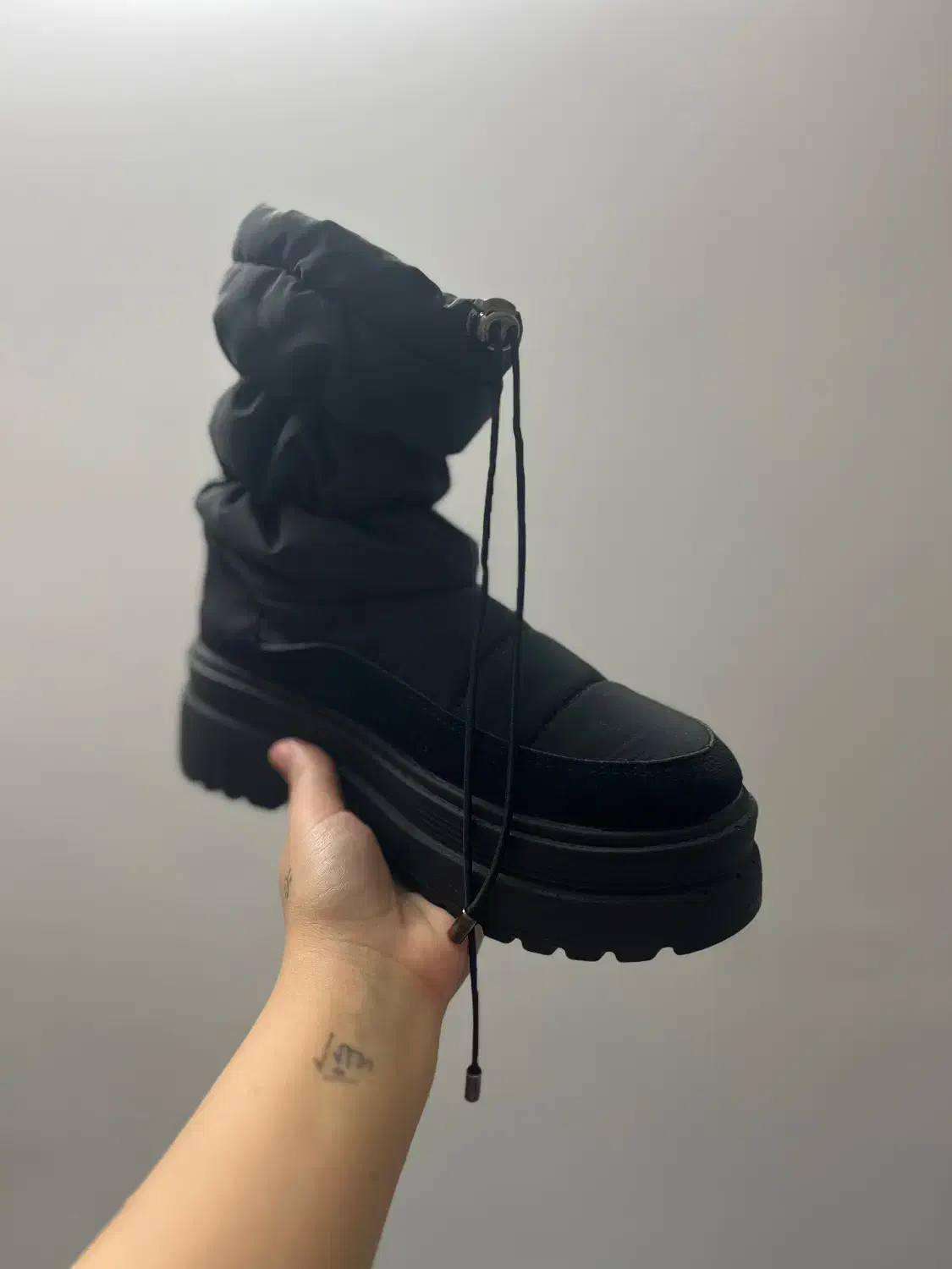 بوت کافشنی|کیف، کفش، کمربند|قم, هفت تیر|دیوار